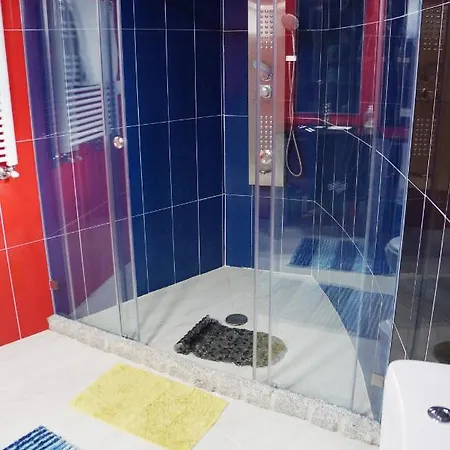 Casinha Bonecas - Casa Com Piscina Privada
