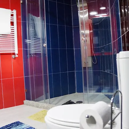 Casinha Bonecas - Casa Com Piscina Privada *