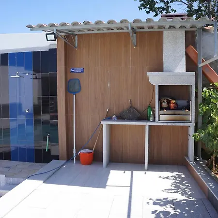 Casinha Bonecas - Casa Com Piscina Privada