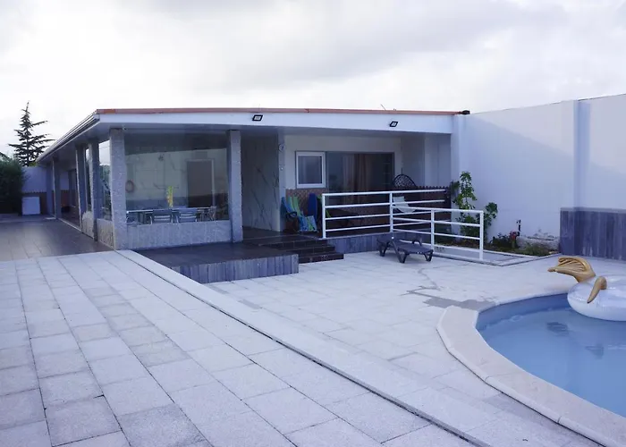 Casinha Bonecas - Casa Com Piscina Privada